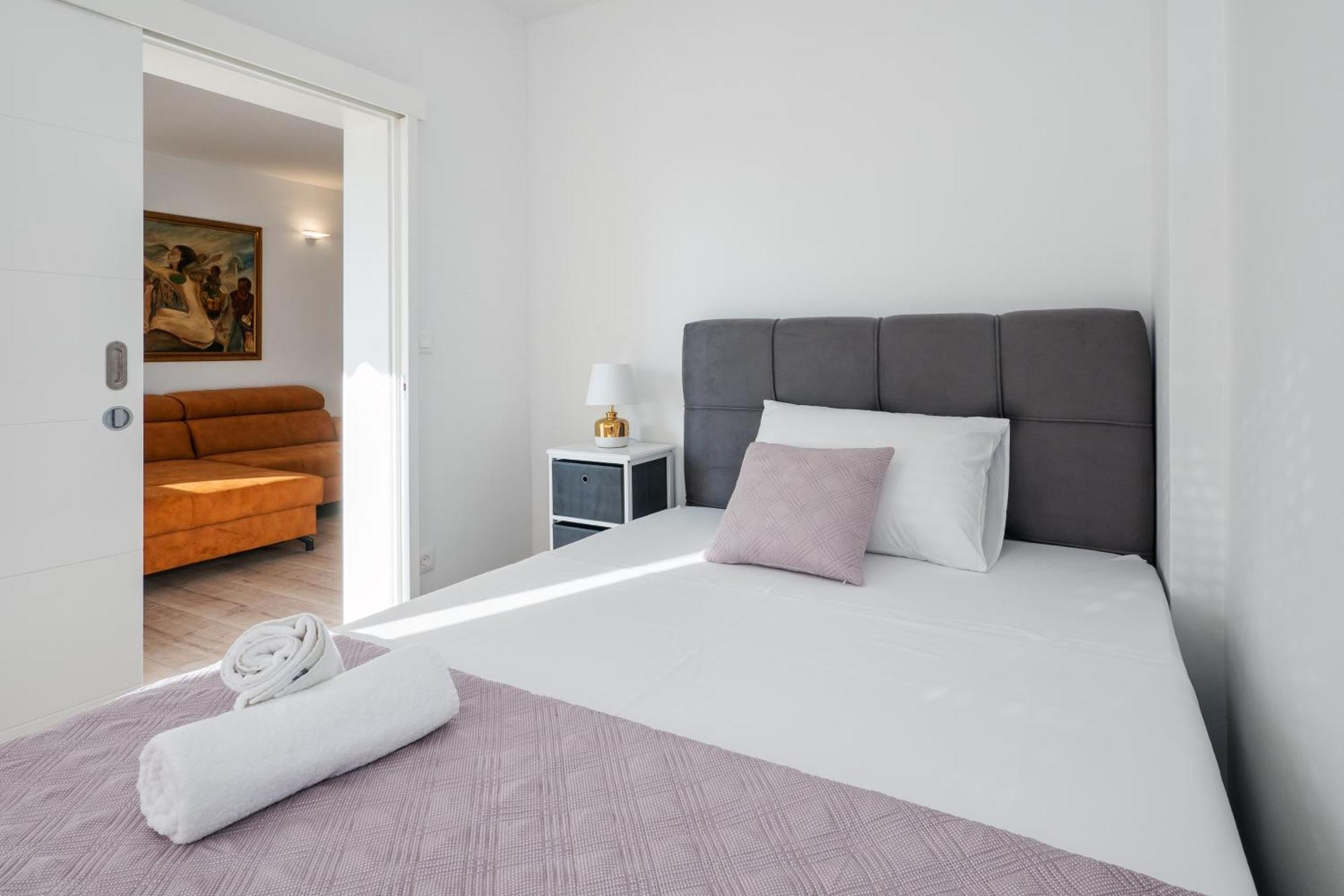 3-Bedroom Sea View Apartment - Balcony, Elevator - Spinut, Split Exterior photo